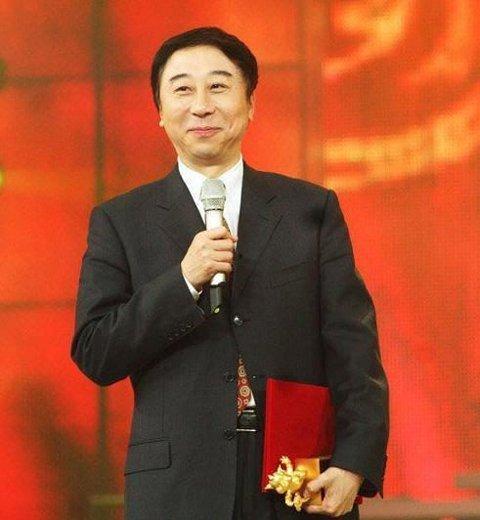 曾俊华家庭背景